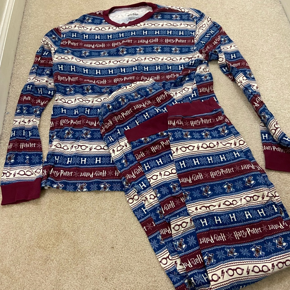 (L) adult size Harry Potter pajamas